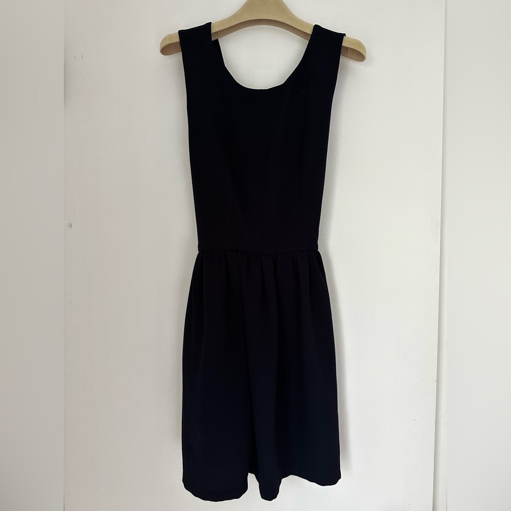 ♻️DONATED DEC. 2023♻️ 
Cuisse de Grenouille Paris dark navy mini apron dress